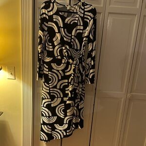 Elegant Black and White Asymmetrical Patterned Dress in Size L